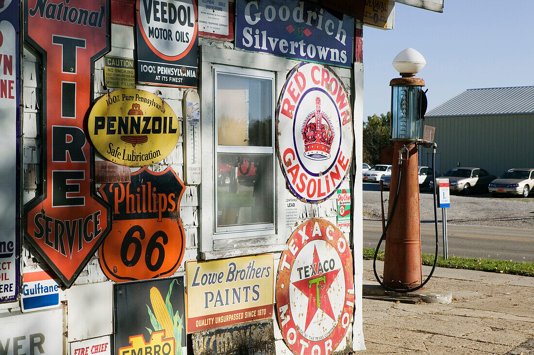 Preston s Lincoln Highway Vintage Gas Station Museum. Belle Paine. Iowa. USA.