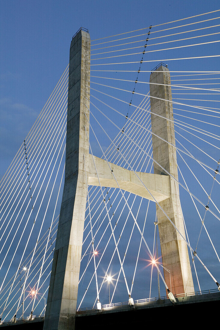 The Bill Emerson Memorial Bridge across the Mississippi River in the evening, Cape Girardeau. Missouri, USA