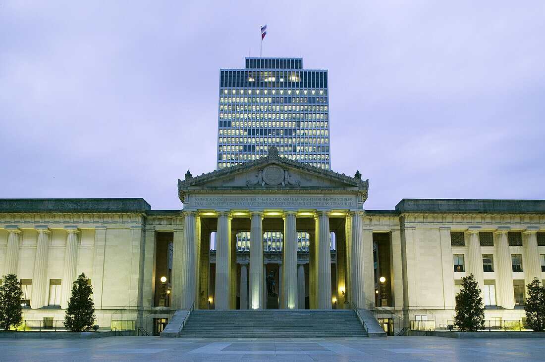 War Memorial Auditorium and Tennesse Tower. Nashville, Tennessee, USA.