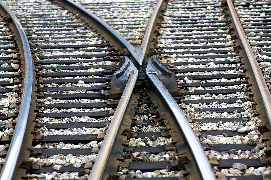 dividing train tracks