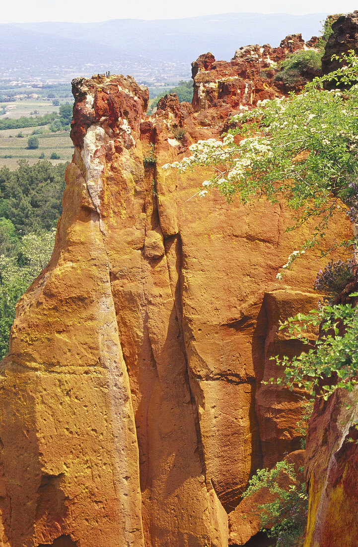 Ochre rocks. Roussillon. Provence. France