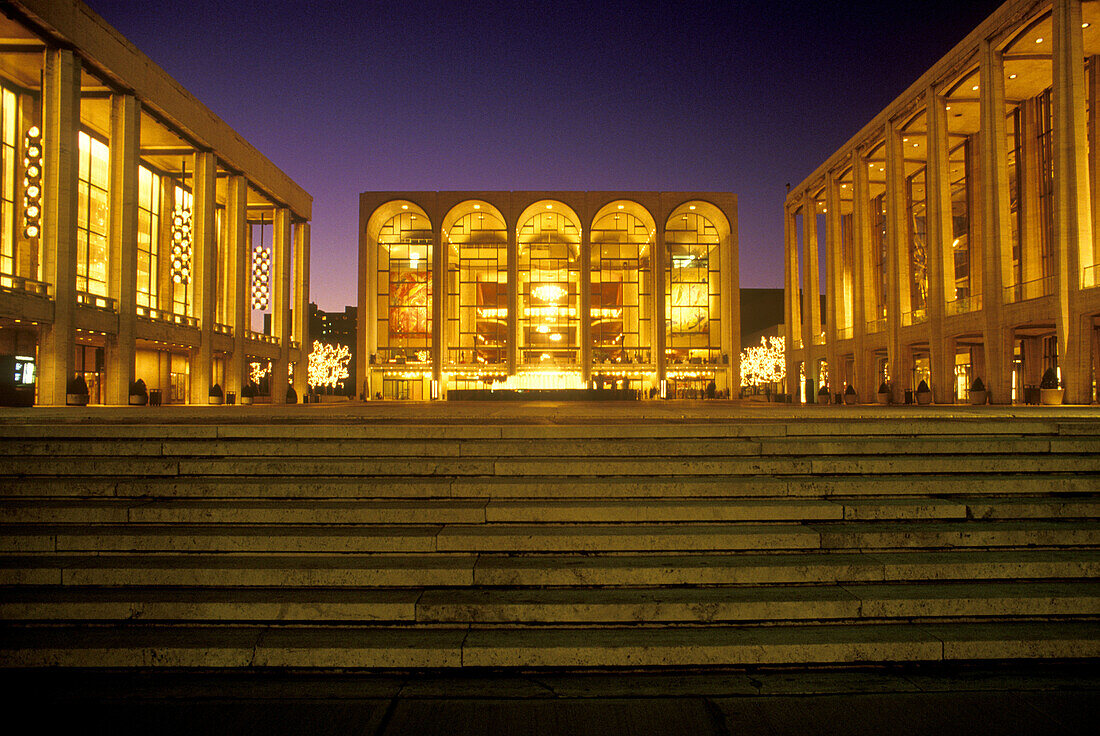 Metropolitan Opera House, Lincoln center. New York City, USA