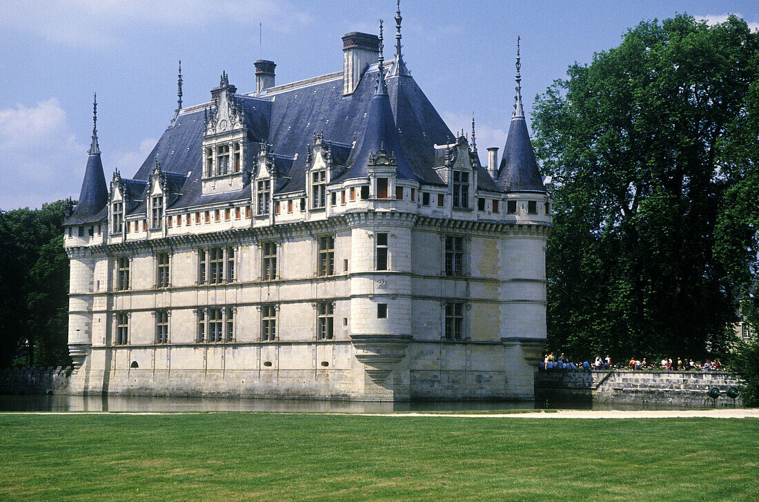 Azay-le-Rideau Castle (1518-29). Val-de-Loire, France