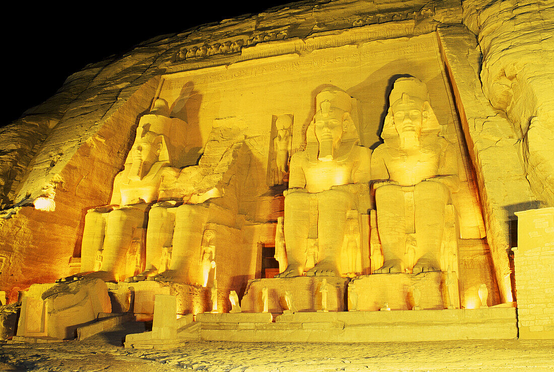 TEMPLE OF RAMSES II,ABU SIMBEL,EGYPT.