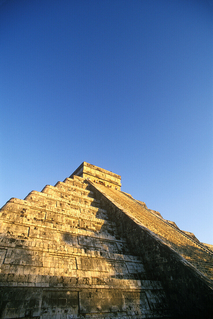 The Castle (Pyramid of Kukulcan), Chichén Itzá. Mexico