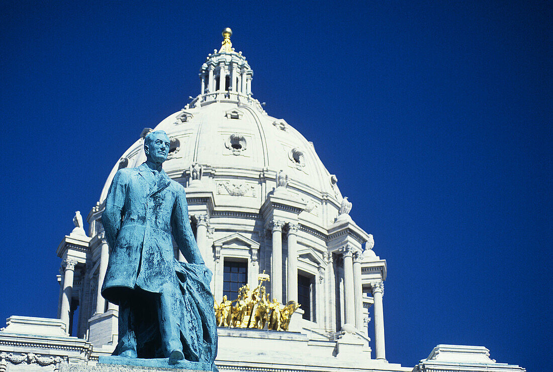  America, Building, Buildings, Cities, City, Color, Colour, Daytime, Exterior, Government, Midwest USA, Minnesota, North America, Outdoor, Outdoors, Outside, Politics, Saint Paul, State Capitol, Statue, Statues, Travel, Travels, United States, USA, World 