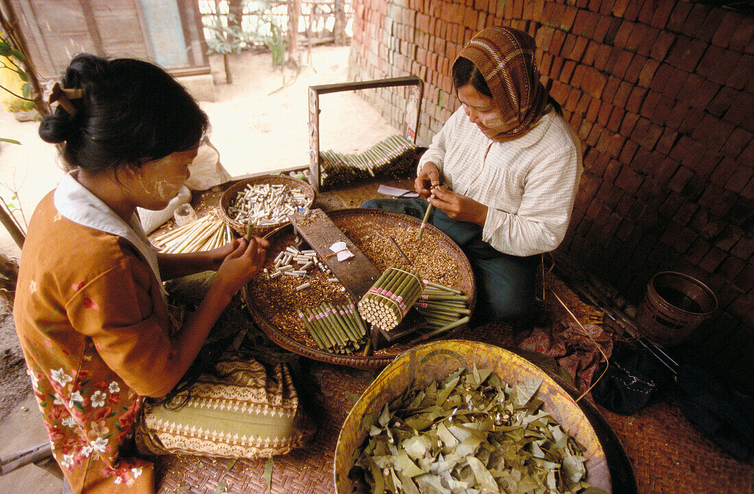 Cigars fabrication. Bagan. Myanmar.
