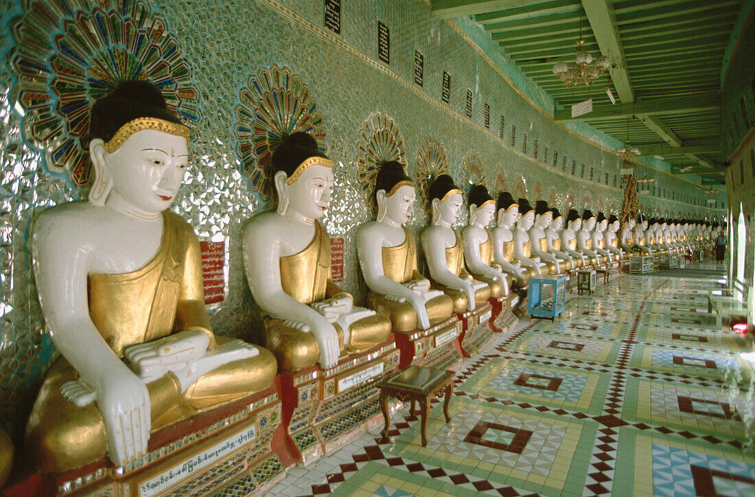 U Min Thonze Se Pagoda, with its 45 Bouddhas. Mandalay. Myanmar.