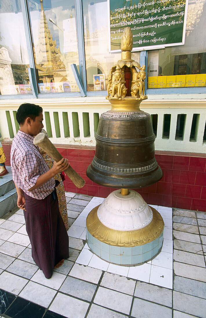 Mahamuni Pagoda. Mandalay. Myanmar.