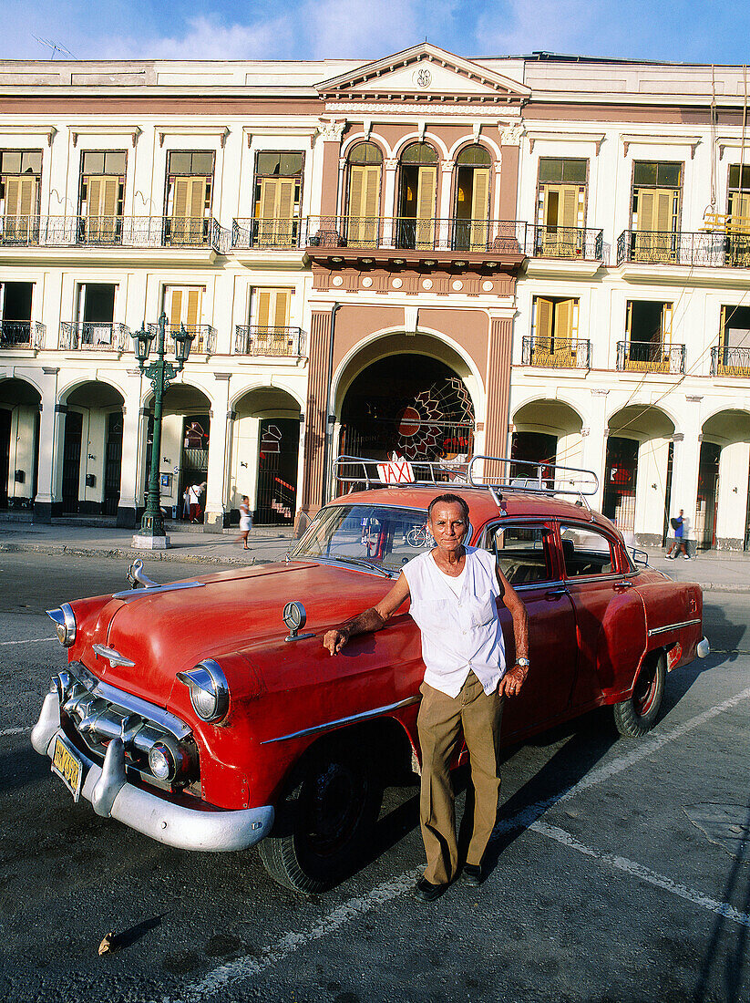 Cuba, Havana, Capitol place. Old American car