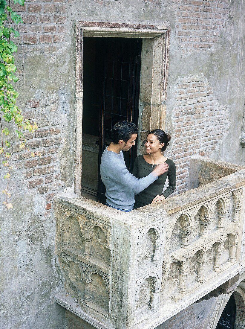 Romeo and Juliet pilgrims. Juliet s House Balcony. Verona. Veneto. Italy.