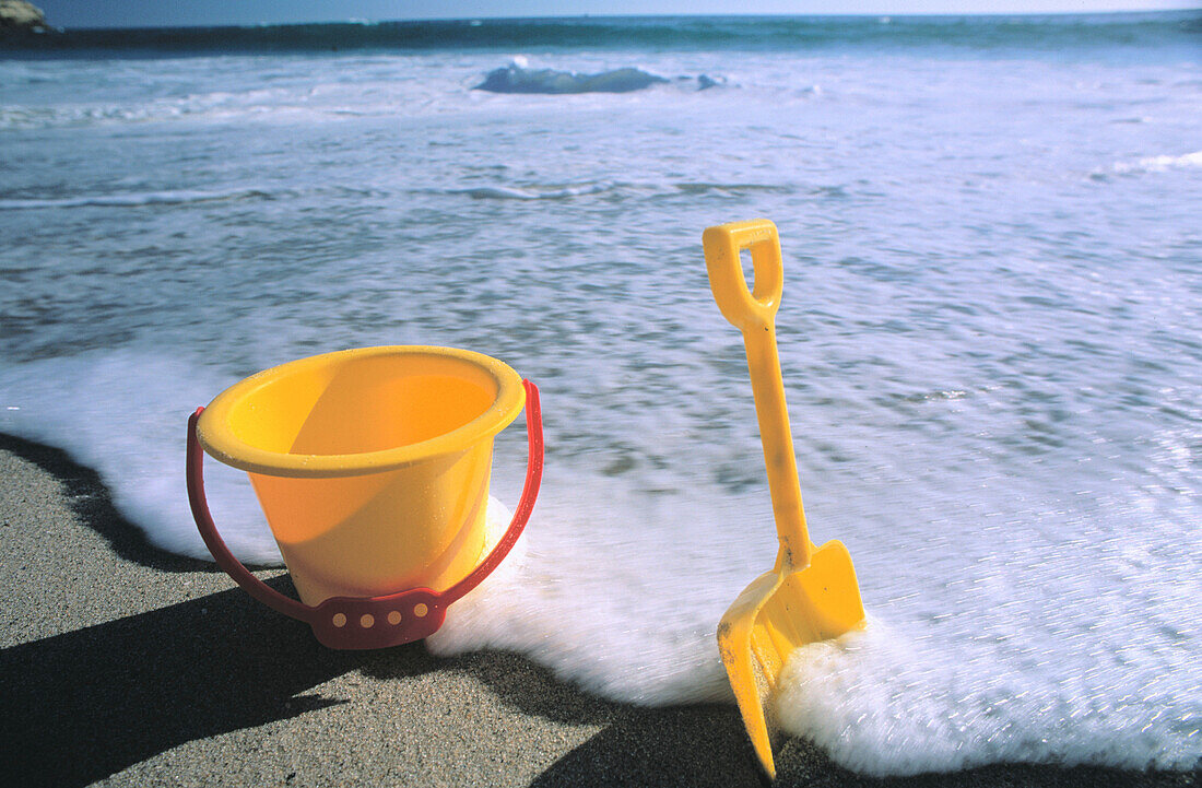Beach paila and bucket