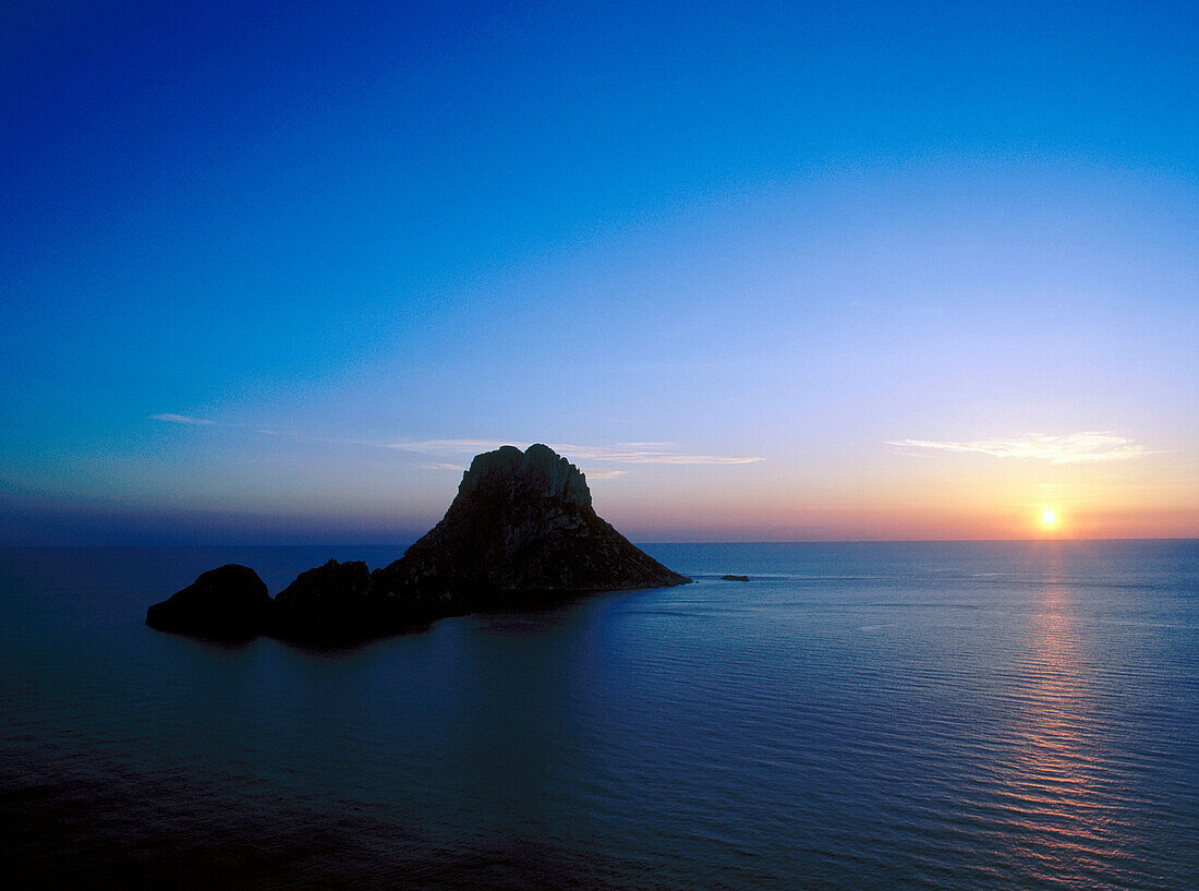 Es Vedrà and Es Vedranell small islands. Ibiza, Balearic Islands. Spain