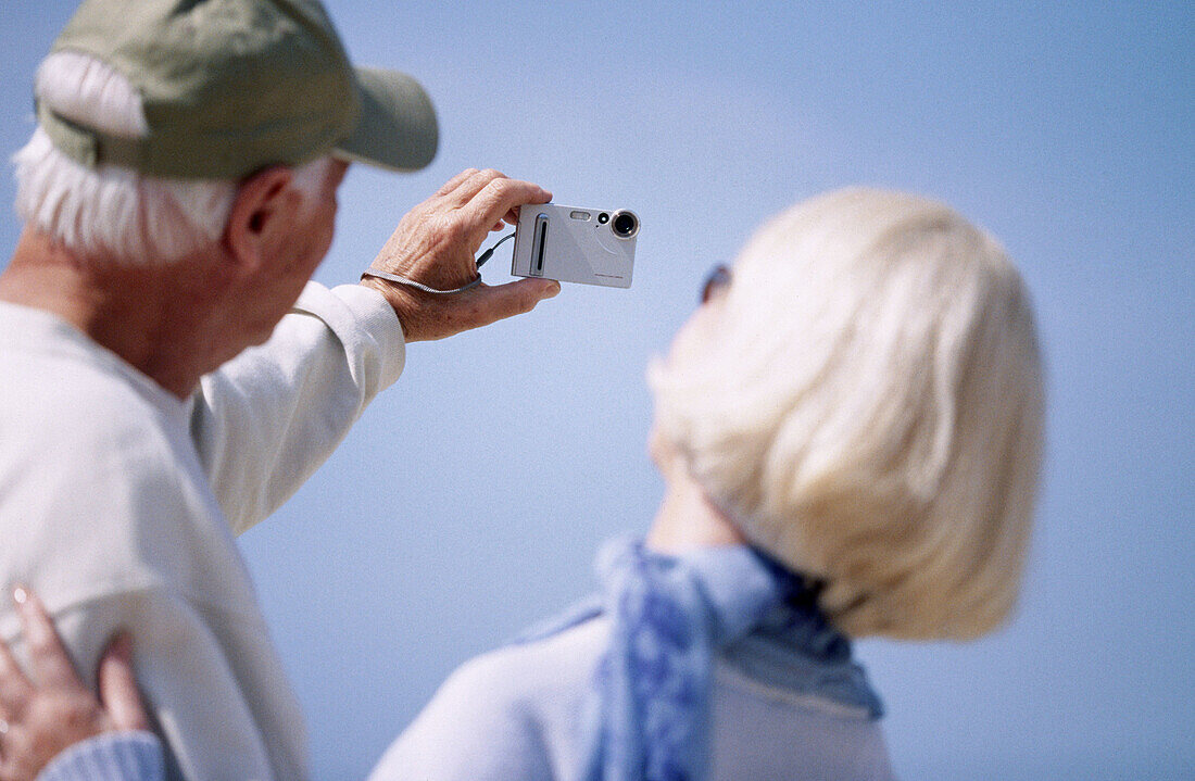 ack view, Camera, Cameras, Caucasian, Caucasians, Color, Colour, Contemporary, Couple, Couples, Daytime, Exterior, Female, Gray-haired, Grey-haired, Horizontal, Human, Look, Looking, Male, Man, Mature