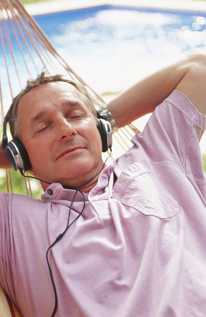 Caucasians, Chill out, Chilling out, Closed eyes, Color, Colour, Contemporary, Daytime, Earphone, Ea