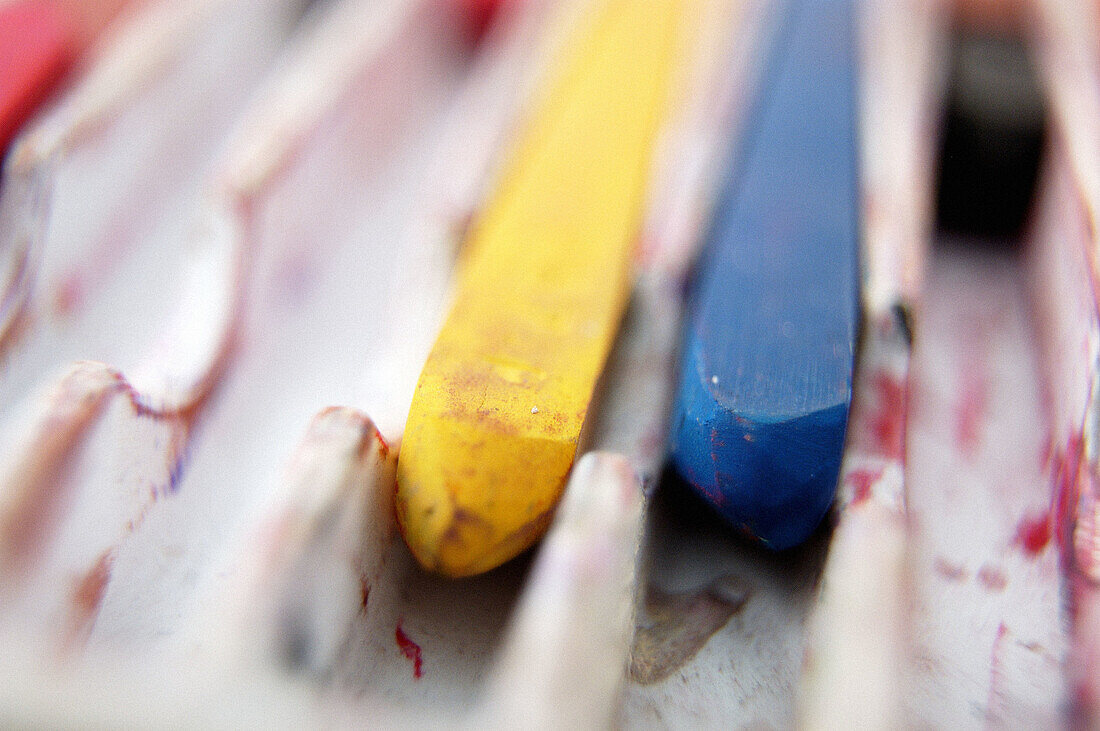  Bunt, Detail, Details, Farbe, Farben, Gegenstand, Gegenstände, Horizontal, Innen, Konzept, Konzepte, Nahaufnahme, Nahaufnahmen, Sachaufnahme, Schäbig, Schachtel, Schachteln, Stilleben, Zeichnen, F58-275753, agefotostock 