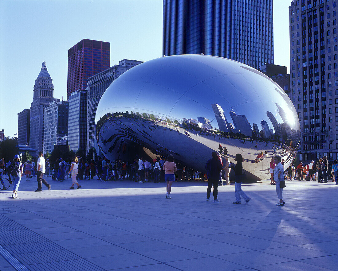 òcloud gateó (a.kapoor) millennium park, & downtown skyline, Chicago, Illinois, USA.