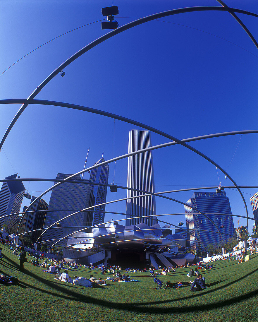 Pritzker pavilion, Millennium park & downtown skyline, Chicago, Illinois, USA.