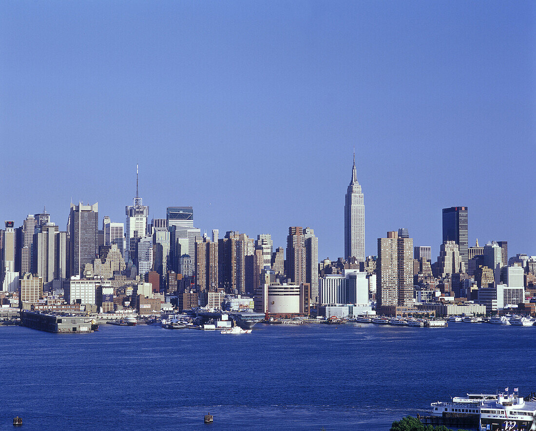 Mid-town manhattan skyline, New York, Usa