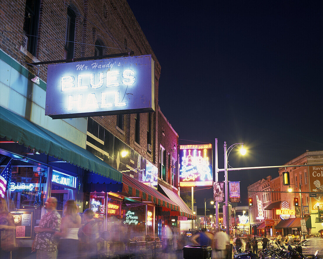 Bars & restaurants, Beale Street, Memphis, Tennessee, USA.