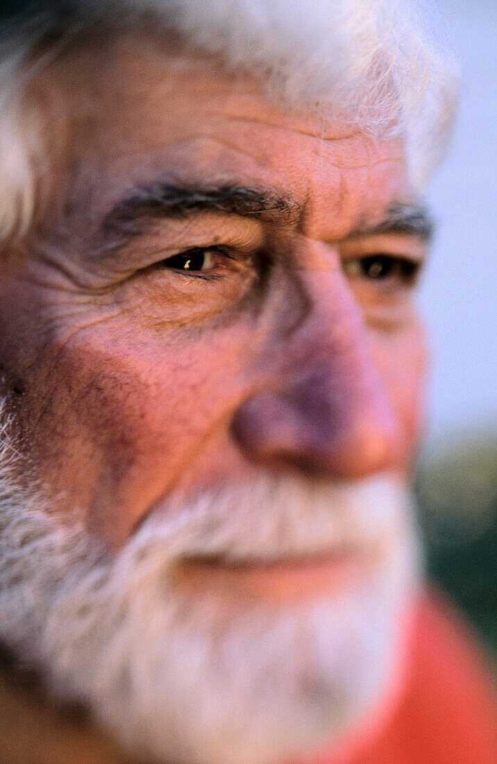  Adult, Adults, Aged, Beard, Beards, Caucasian, Caucasians, Close up, Close-up, Closeup, Color, Colour, Contemporary, Daytime, Elderly, Exterior, Face, Faces, Facial expression, Facial expressions, Gray-haired, Grey-haired, Headshot, Headshots, Human, Lif