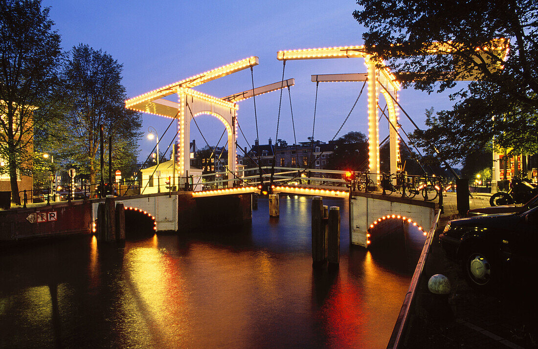 Bridge over New Herengracht (Heren Canal)
