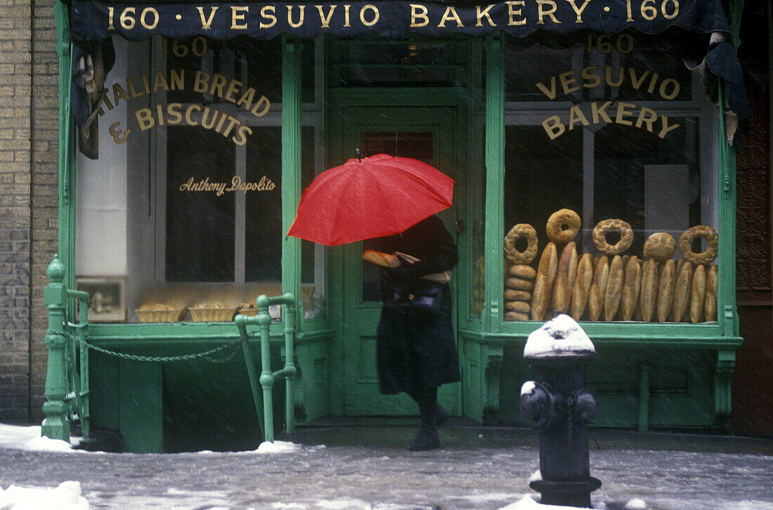 Street scene, Bread shop, Soho, Manhattan, New York, USA.