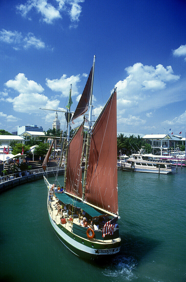 Sailboat tour, Bayside marketplace, Miami, Florida, USA.