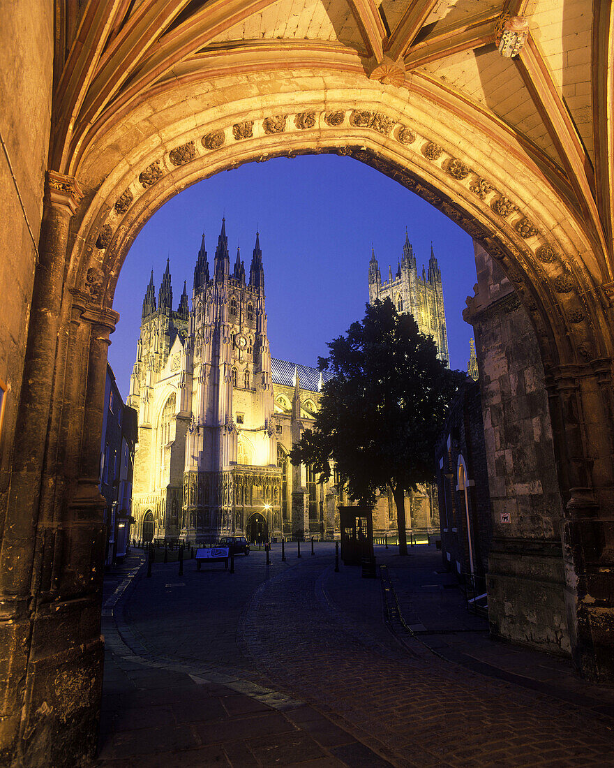 Archway, Canterbury cathedral, Kent, England, UK