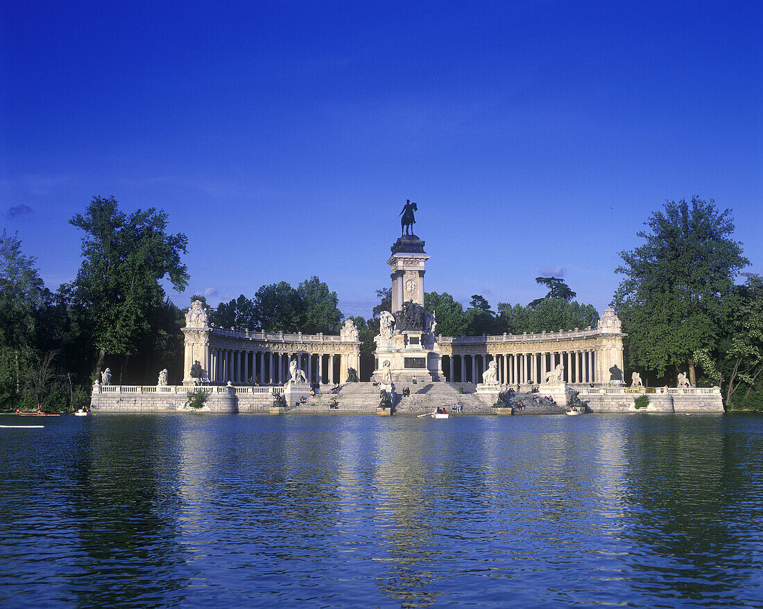 Alfonso xii monument, Boat lake, Retiro park, Madrid, Spain.