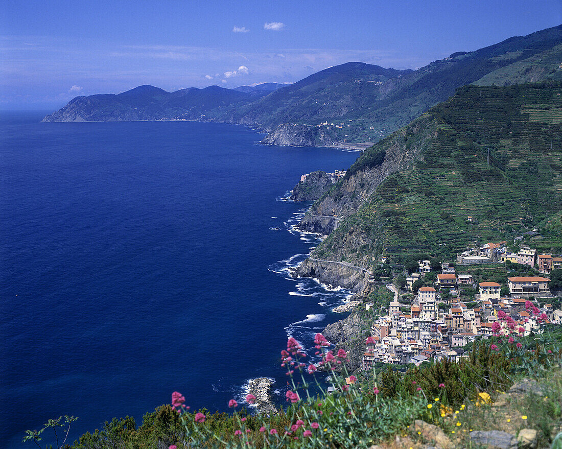 Riomaggiore, Cinque terre, Ligurianriviera coastline, Italy.