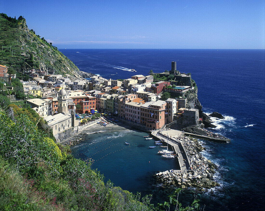 Vernazza, Cinque terre, Ligurianriviera coastline, Italy.