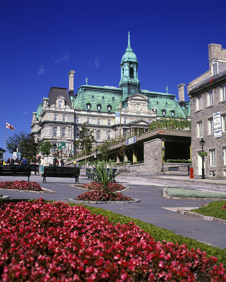 Street scene, Place jacques cartier, Montreal, Canada.