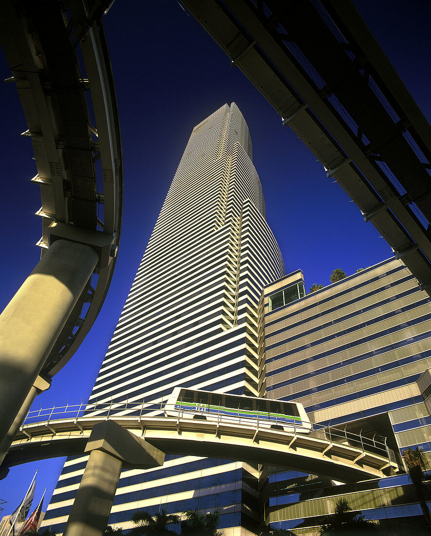 Metromover monorail, Knight center, Miami, Florida, USA.