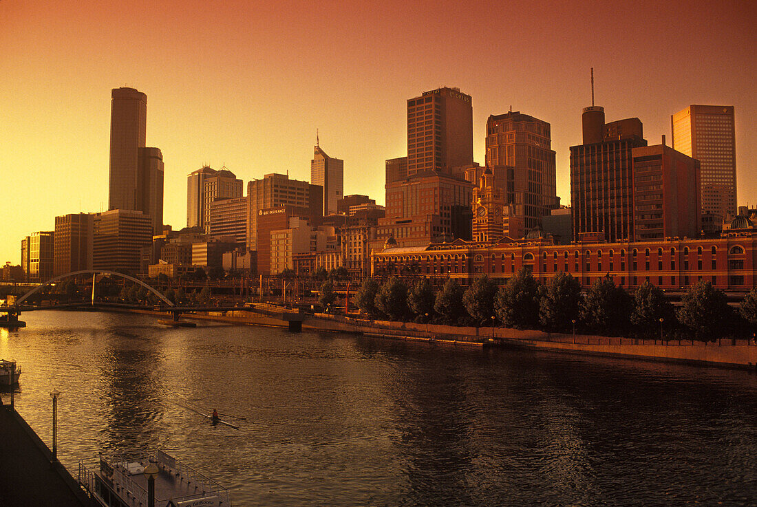 River yarra, Downtown skyline, Melbourne, Victoria, Australia.
