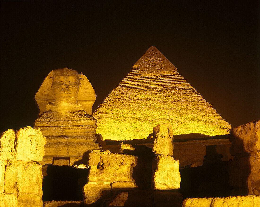 Great pyramid & sphinx ruins, Giza, Cairo, Egypt.