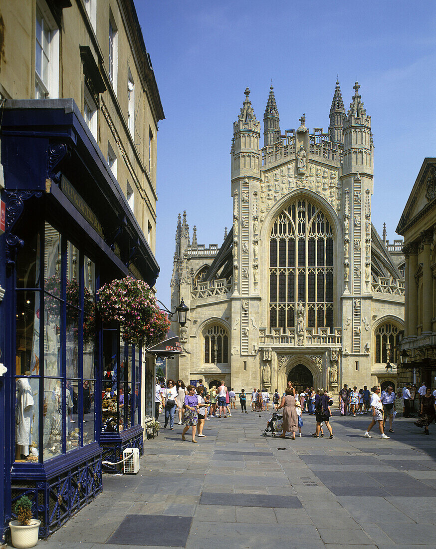 Street scene, Bath abbey, Bath, Avon, England, UK