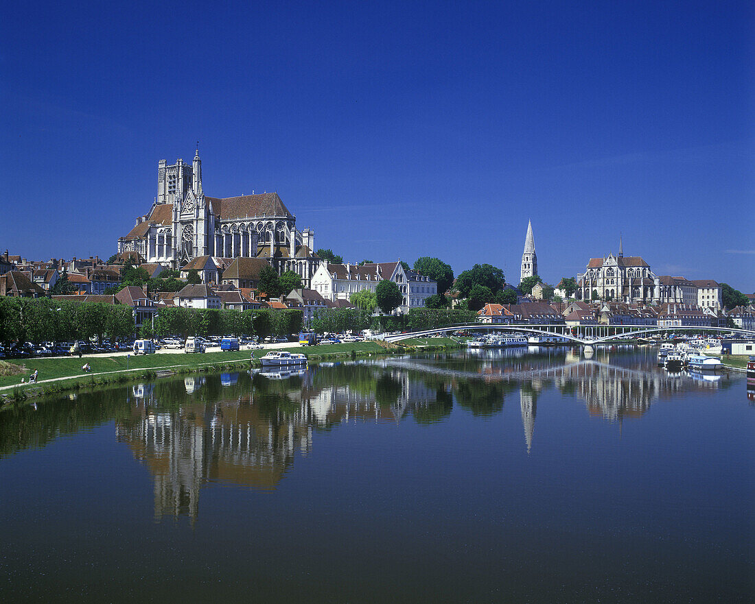 Cathedral, River yonne, Auxerre, Bourgogne, France.
