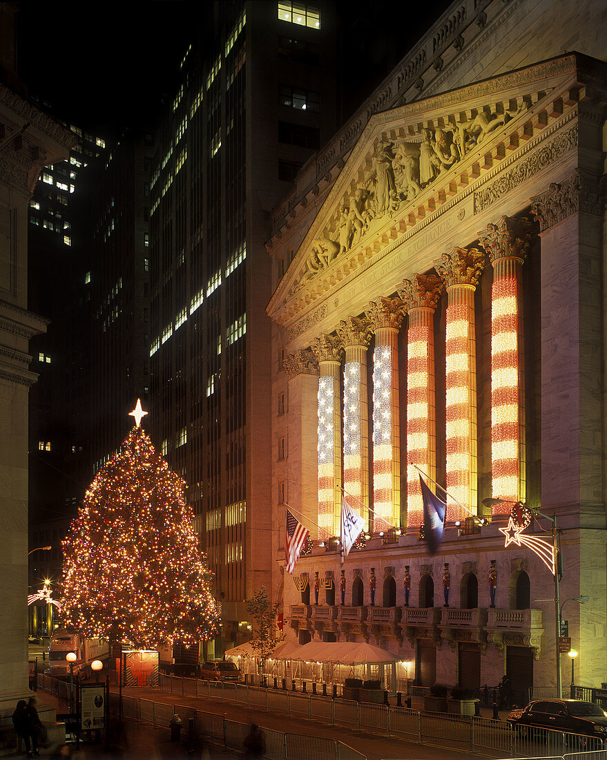 American flag, Christmas, Wall Street stock exchange, New York, USA.