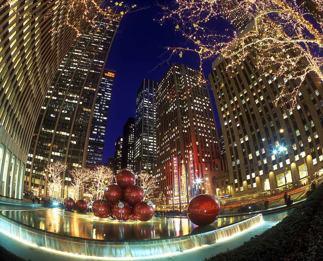 Christmas lights, Radio city, Rockefeller center, Manhattan, New York, USA.