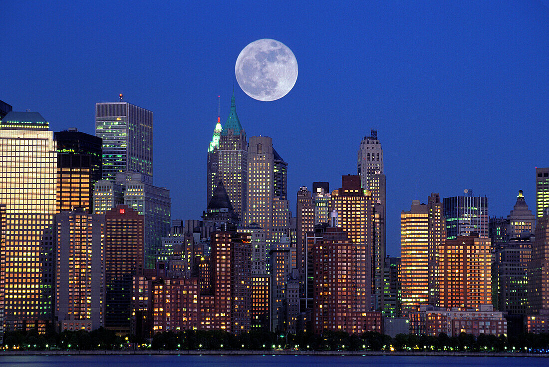 Financial district, downtown skyline, Manhattan, New York, USA.