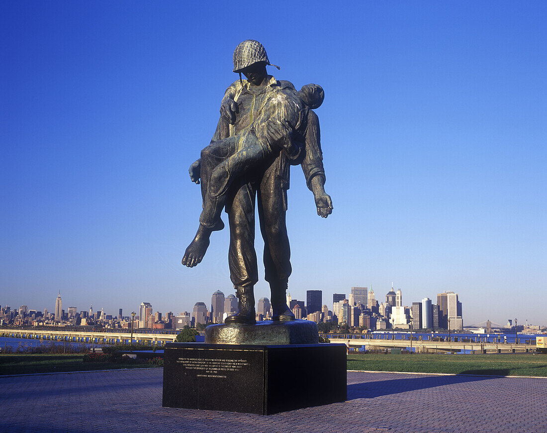 World war 2 statue, Liberty State Park, New Jersey, USA. (nyc rear).