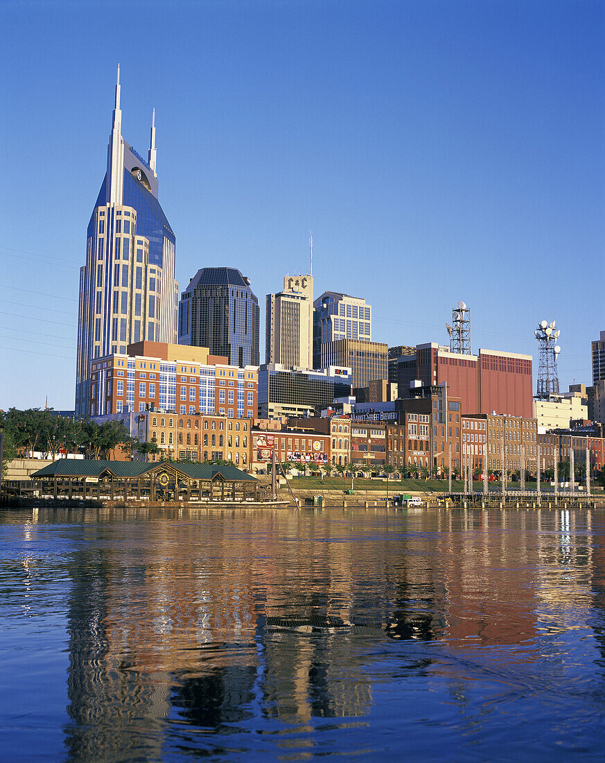 Downtown skyline, Cumberland river, Nashville, Tennessee, USA.
