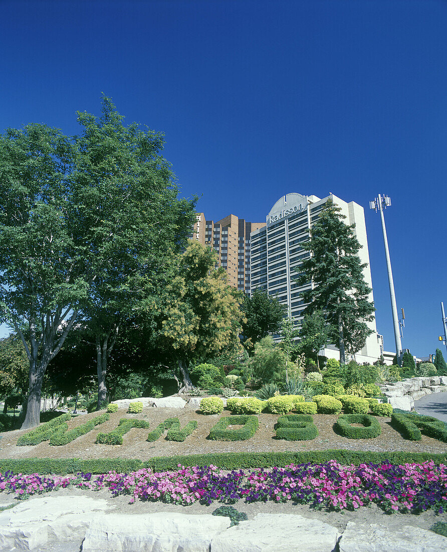 òwindsoró sign, Dieppe gardens, Windsor, Ontario, Canada.