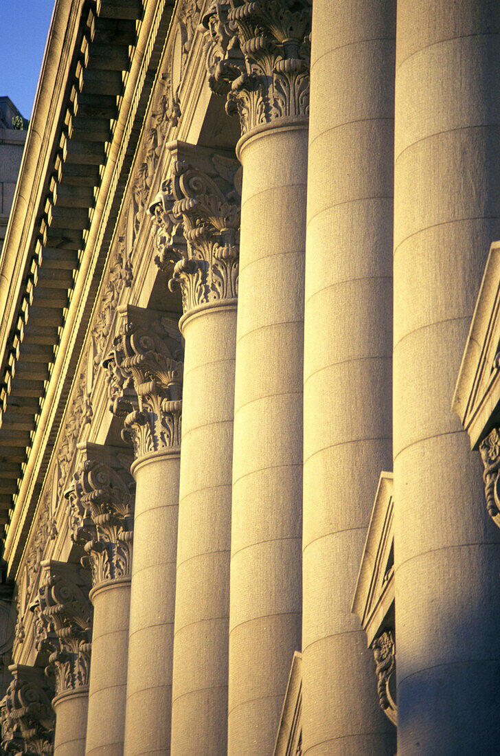 Columns, United states customs house, Manhattan, New York, USA.