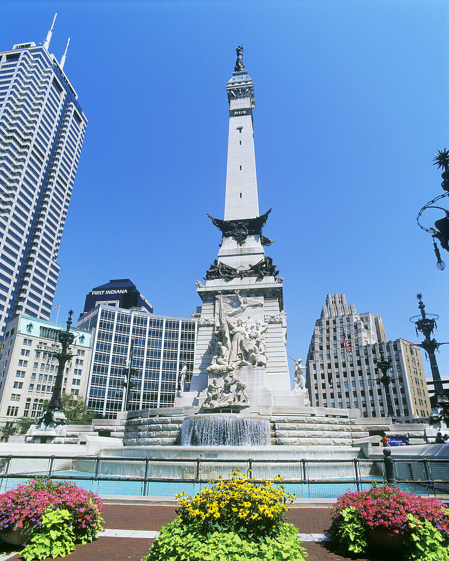Soldiers & sailors monument, downtown, Indianapolis, Indiana, USA.
