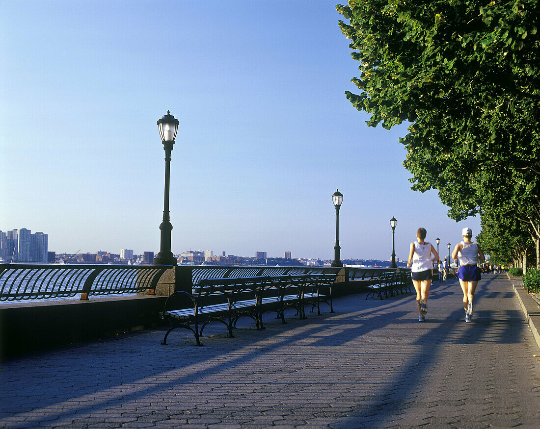Promenade, Battery park city, Manhattan, New York, USA.
