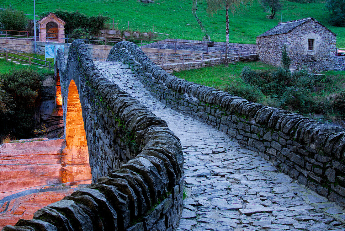 Ponte dei Salti, Lavertezzo, Valle Verzasca, Kanton Tessin, Schweiz