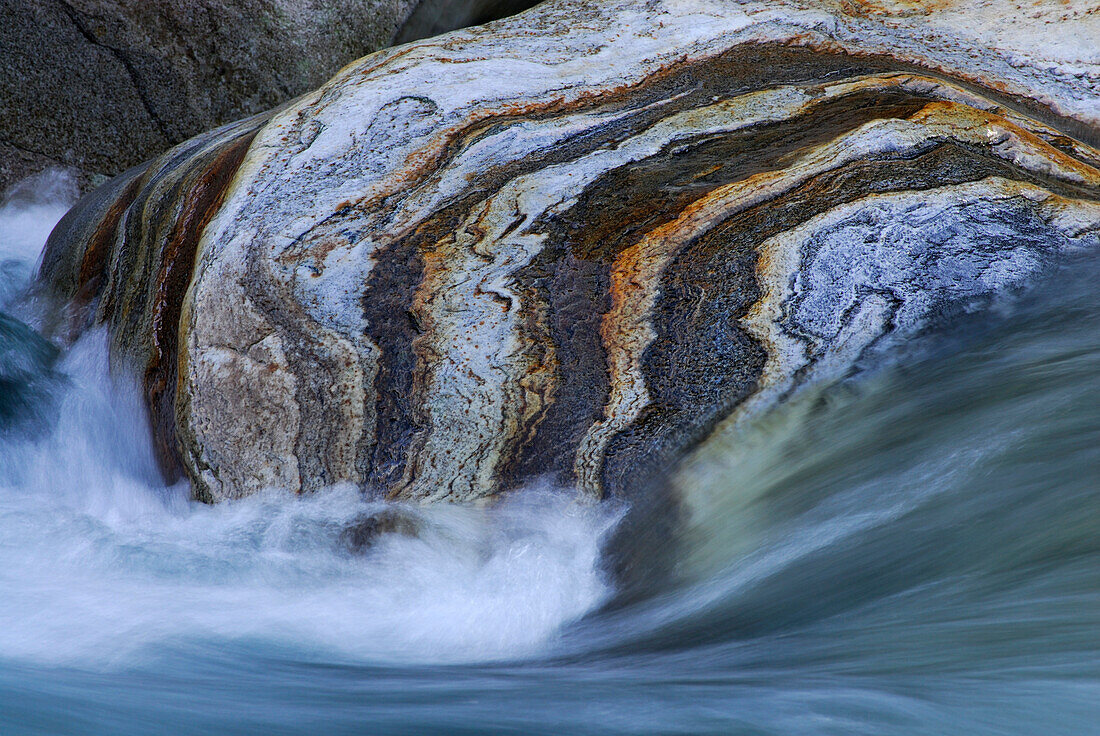 Bändergneis im Verzasca, Kanton Tessin, Schweiz