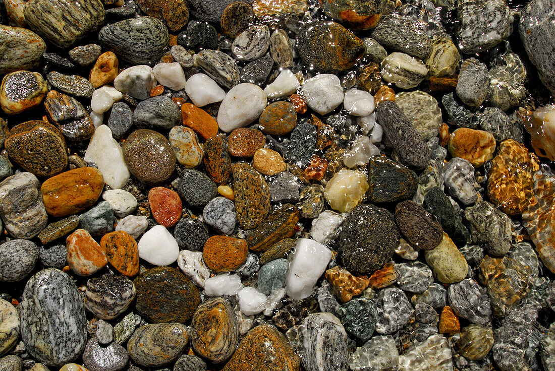 Herz aus Steinen geformt, Verzascatal, Tessin, Schweiz